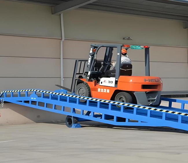 鸡东移动式卸货平台（叉车用）